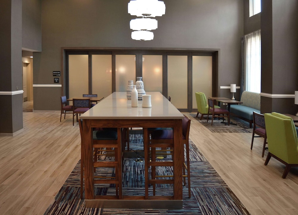 Hampton Inn & Suites Philadelphia/Media 3/47
