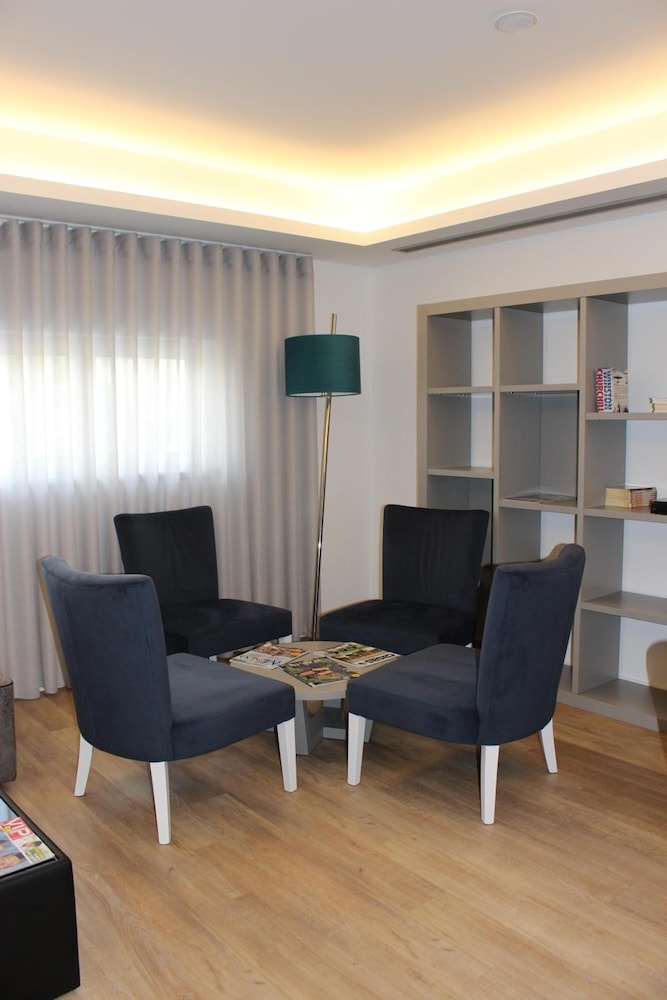 Genesis Hotel 15/30