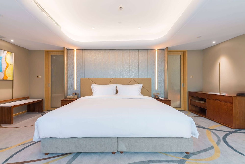 HOLLYWOOD, DELUXE, KING BED