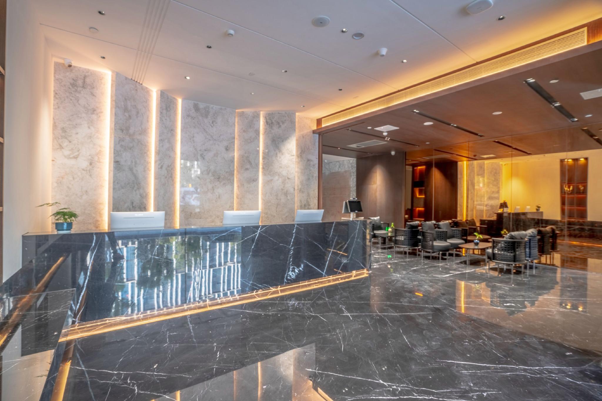 Kunming Huagu Hotel (Changshui International Airport Platinum Port Modern Plaza Store) 12/23