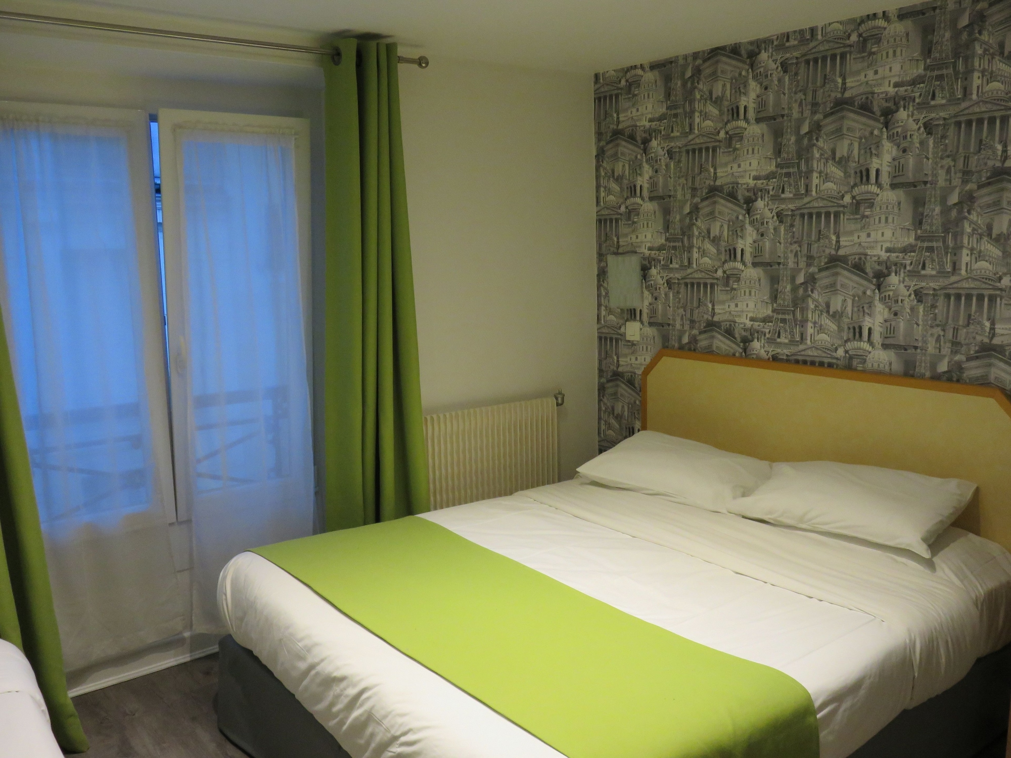 ROOM, DOUBLE BED