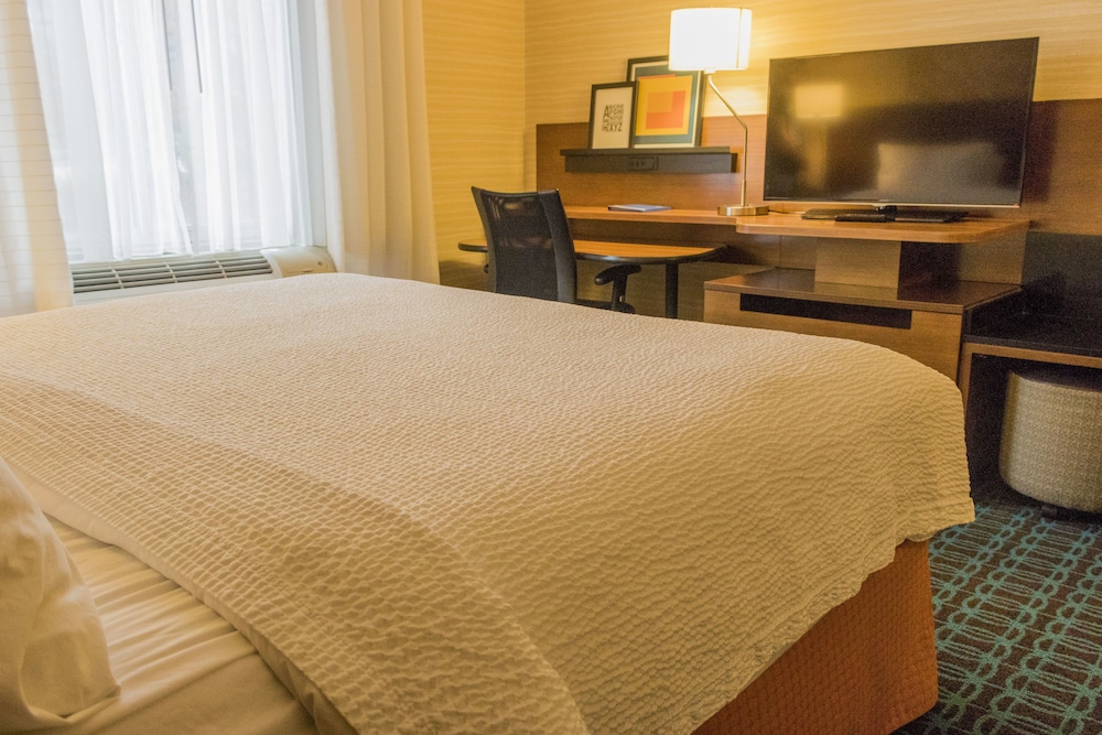 Fairfield Inn and Suites Barrie 10/28