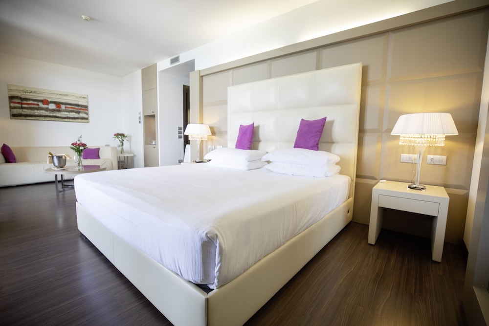 LAGUNA PALACE HOTEL 26/74