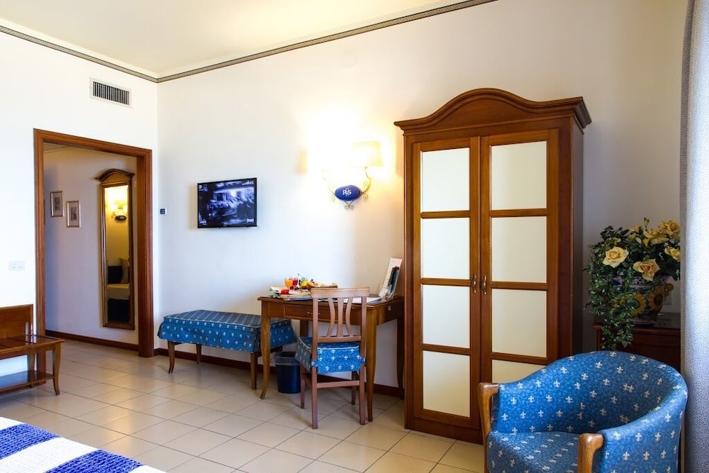Hotel Riva del Sole 24/50