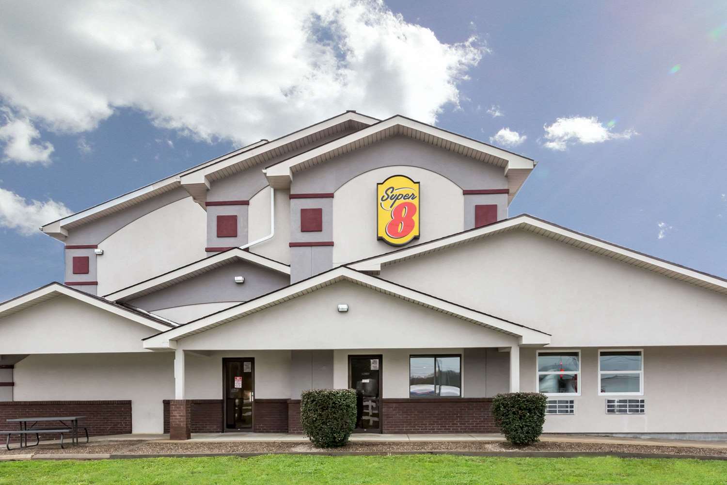 Super 8 By Wyndham Summersville 1/19