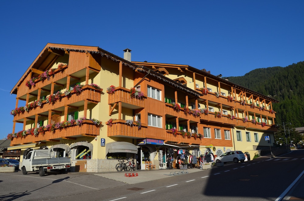 HOTEL LADINA 7/56