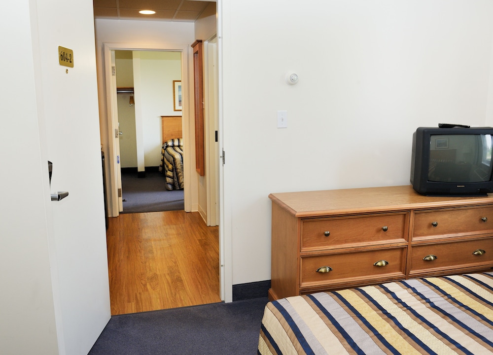 Slemon Park Hotel & Conference Centre 3/35