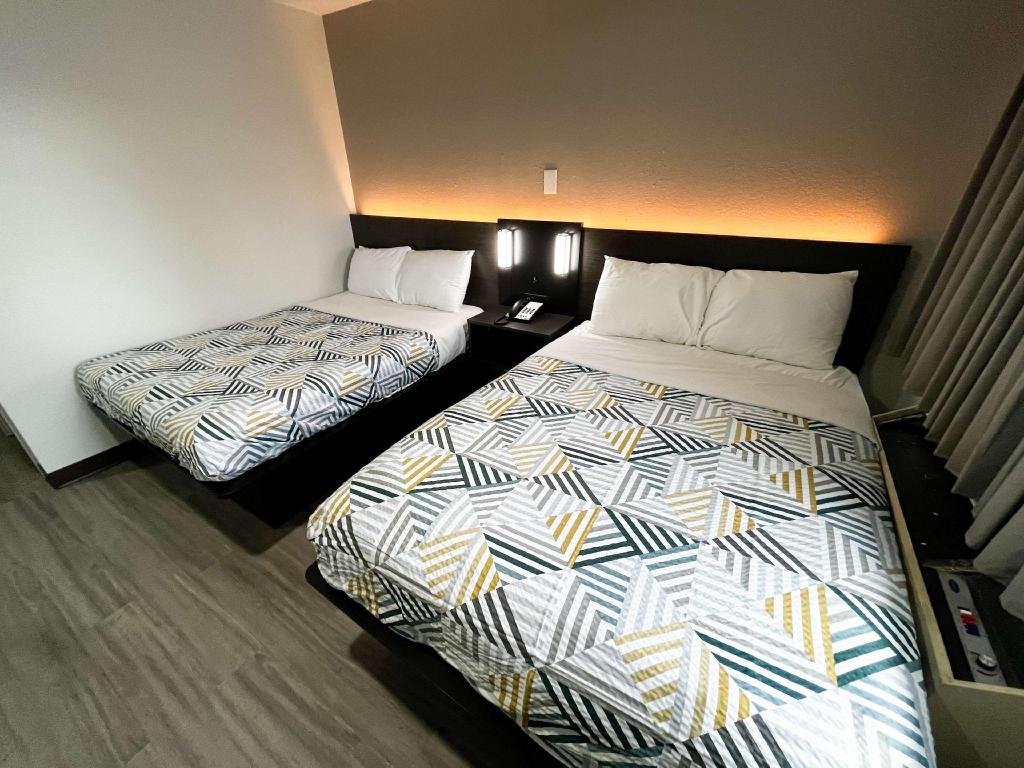 2 Full Beds - Mobil Access Tub Nsmk Kitchen، Studio6 Lafayette, LA - I-10 & I-49 N 6/8