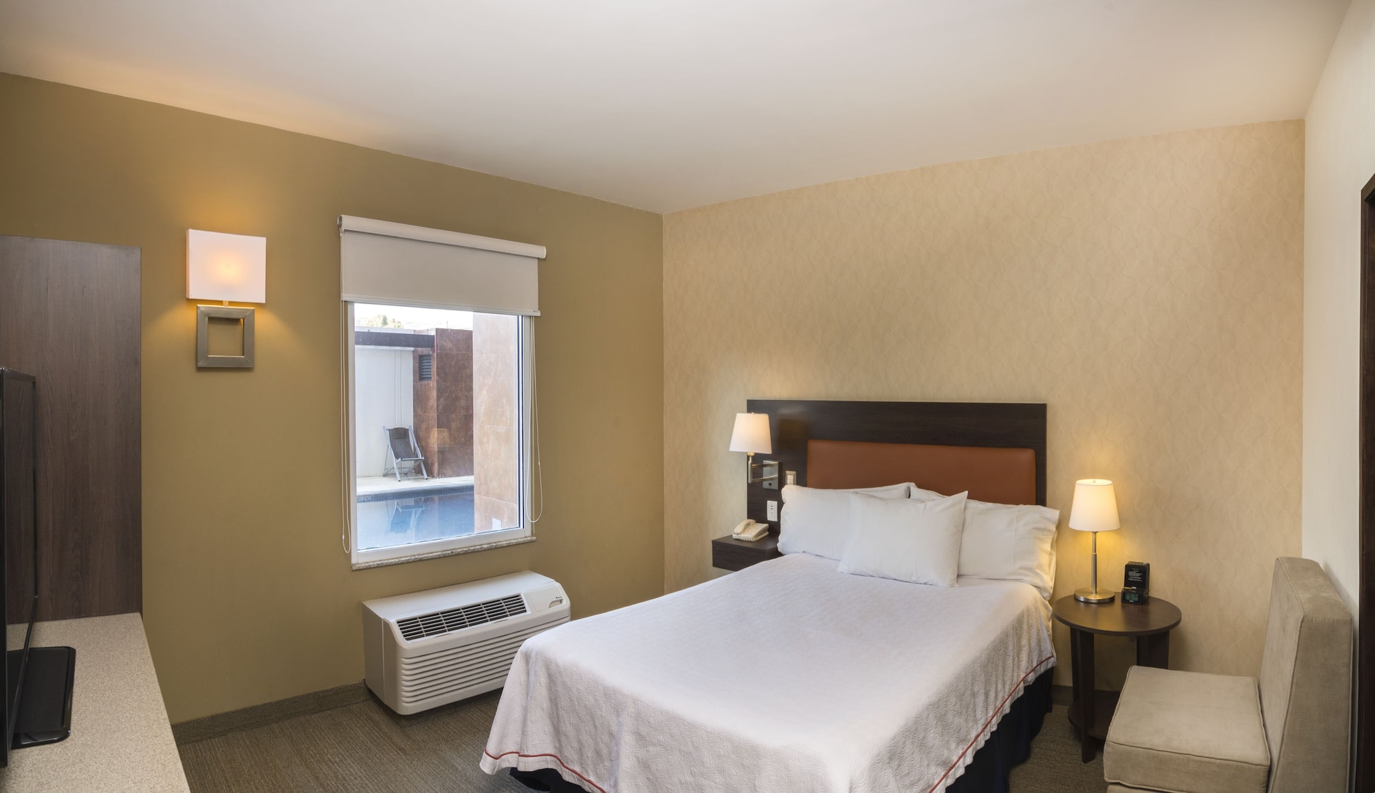 SUITE, QUEEN BED, ACCESSIBLE