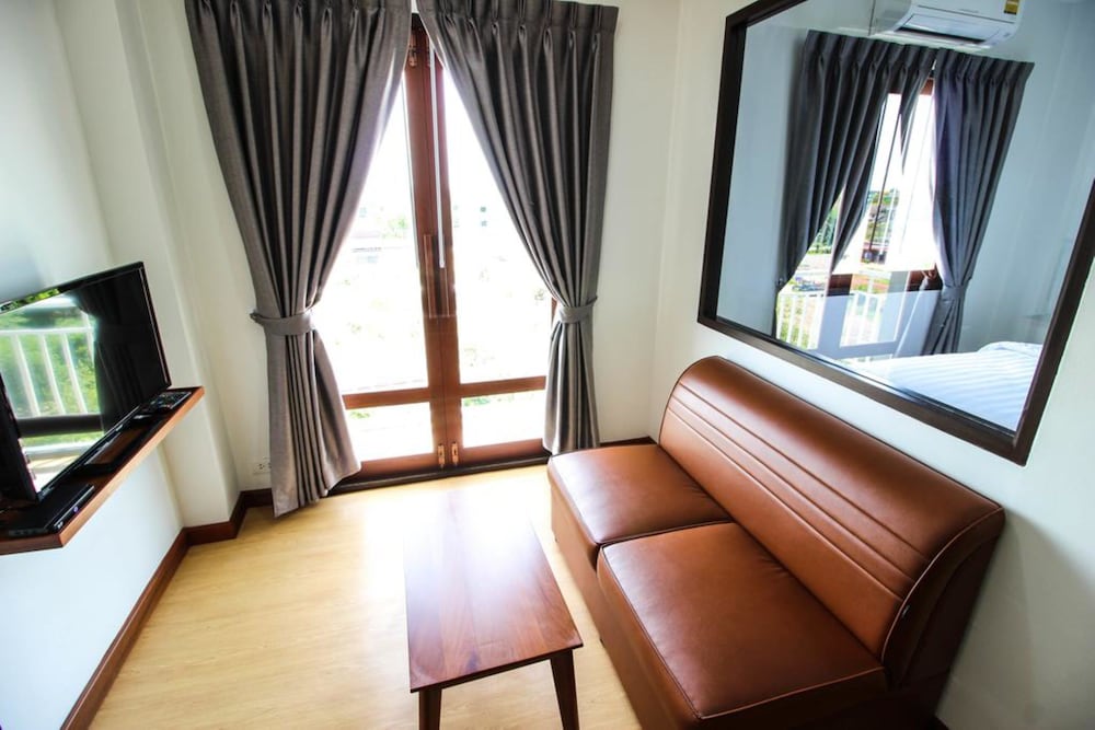 Tai-Shan Suites 35/51