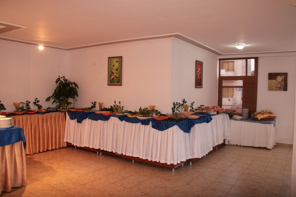 Ares Hotels 11/33