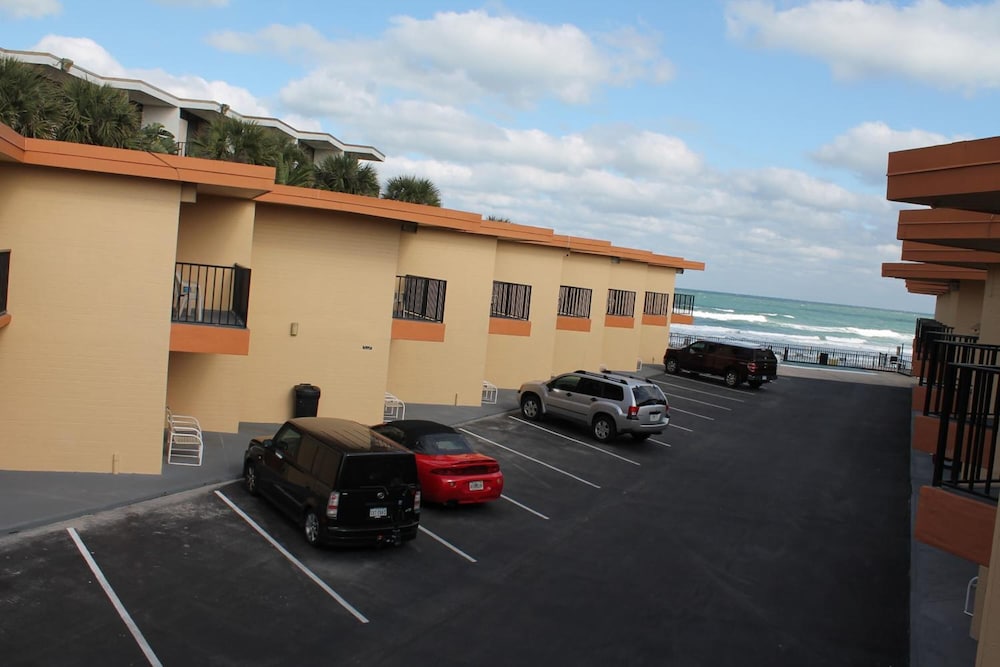 Grand Prix Motel on the Beach 41/48