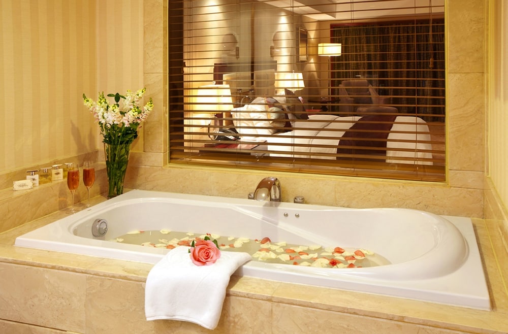 Shenyang Rich Gate Hotel 12/24