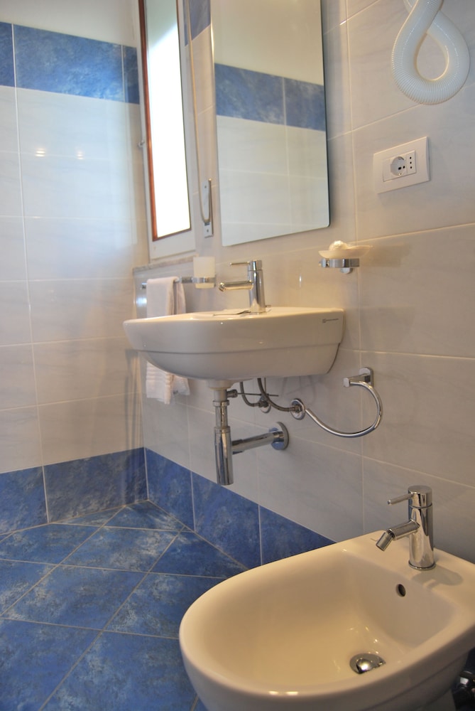 HOTEL LAURIN 45/46