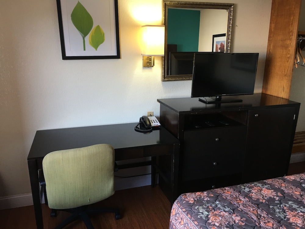 Days Inn by Wyndham Thomson 23/27