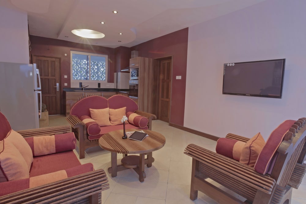 Cowrie Shell Beach Apartments 30/50
