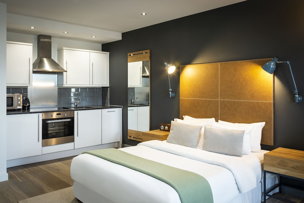 studio, multiple beds