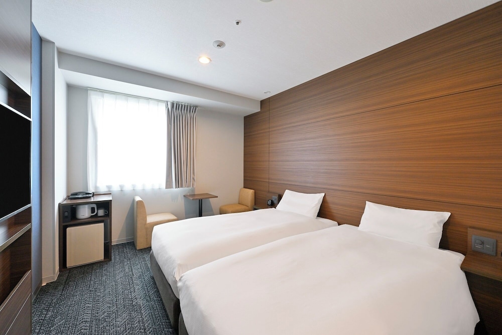 HOLLYWOOD, TWIN BEDS