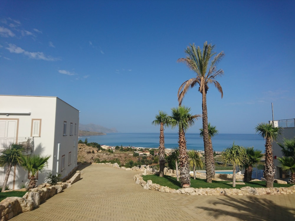 La Blanca Resort 40/50