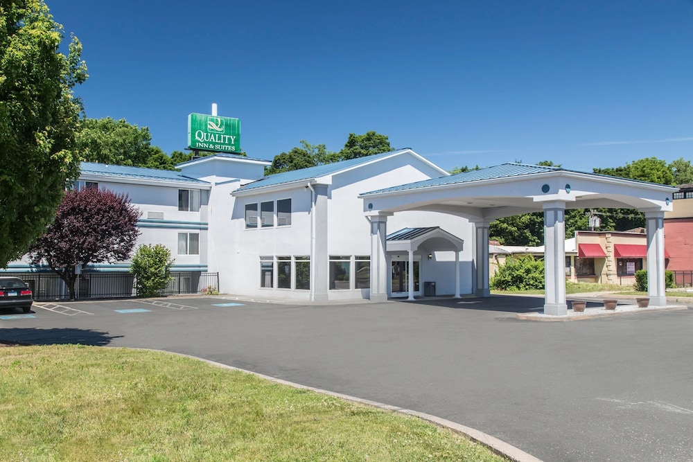 Quality Inn and Suites Danbury Near University 1/44