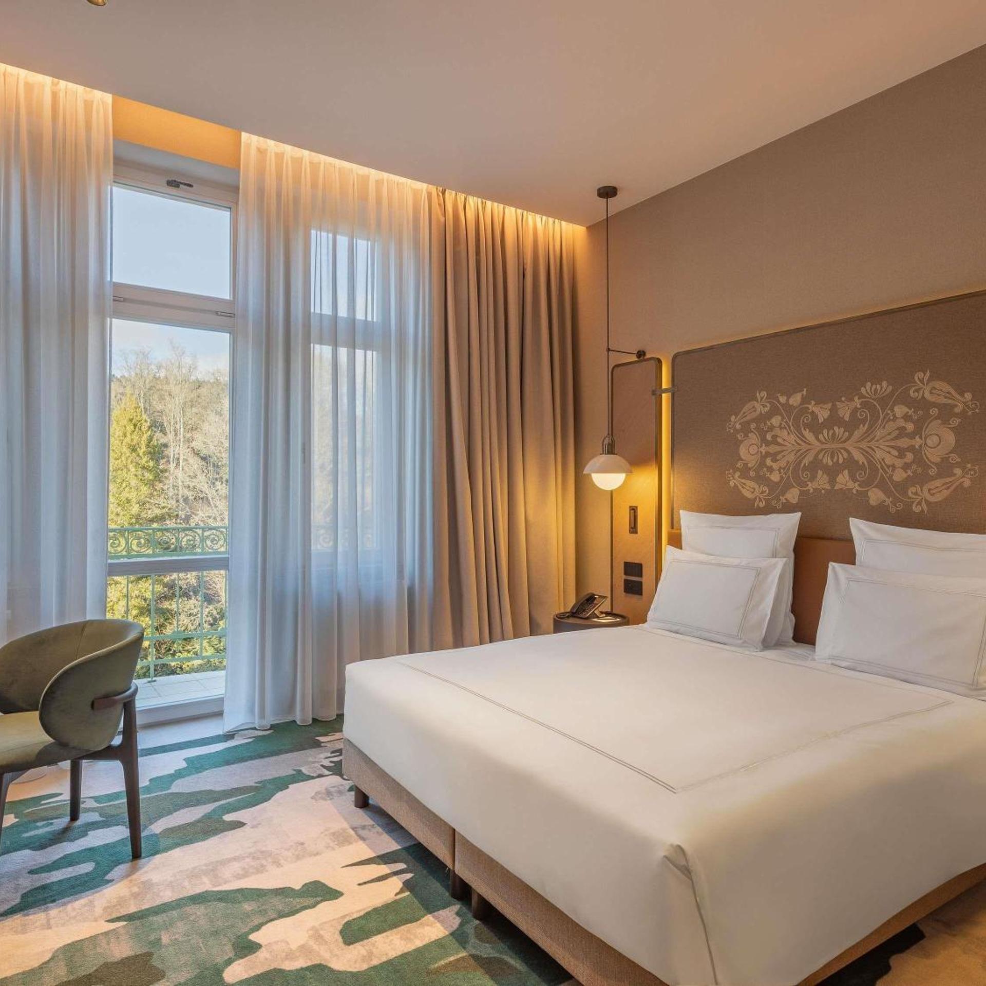 Swiss, Superior, King Bed