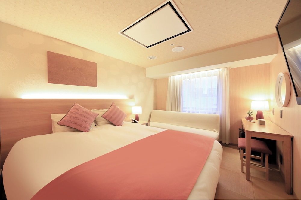 Moderate, Queen Bed, Sofa