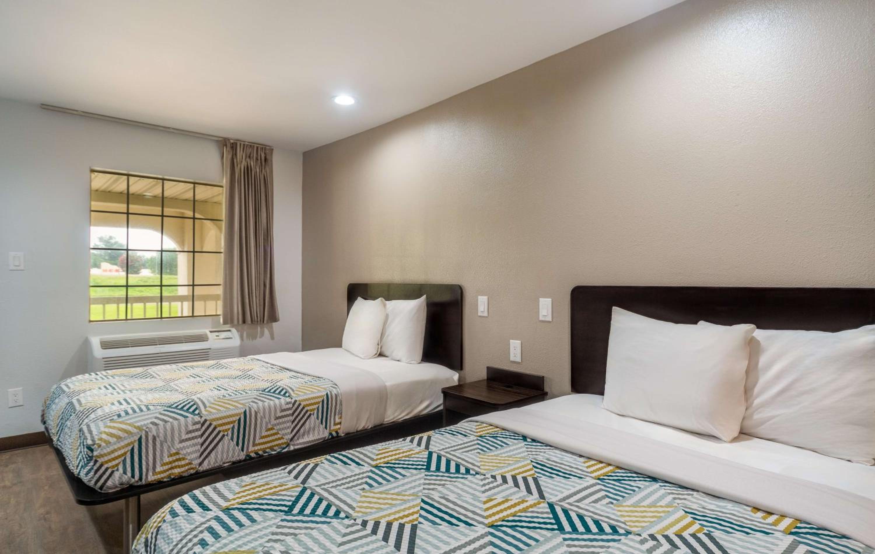 2 Full Beds - Non-Smoking