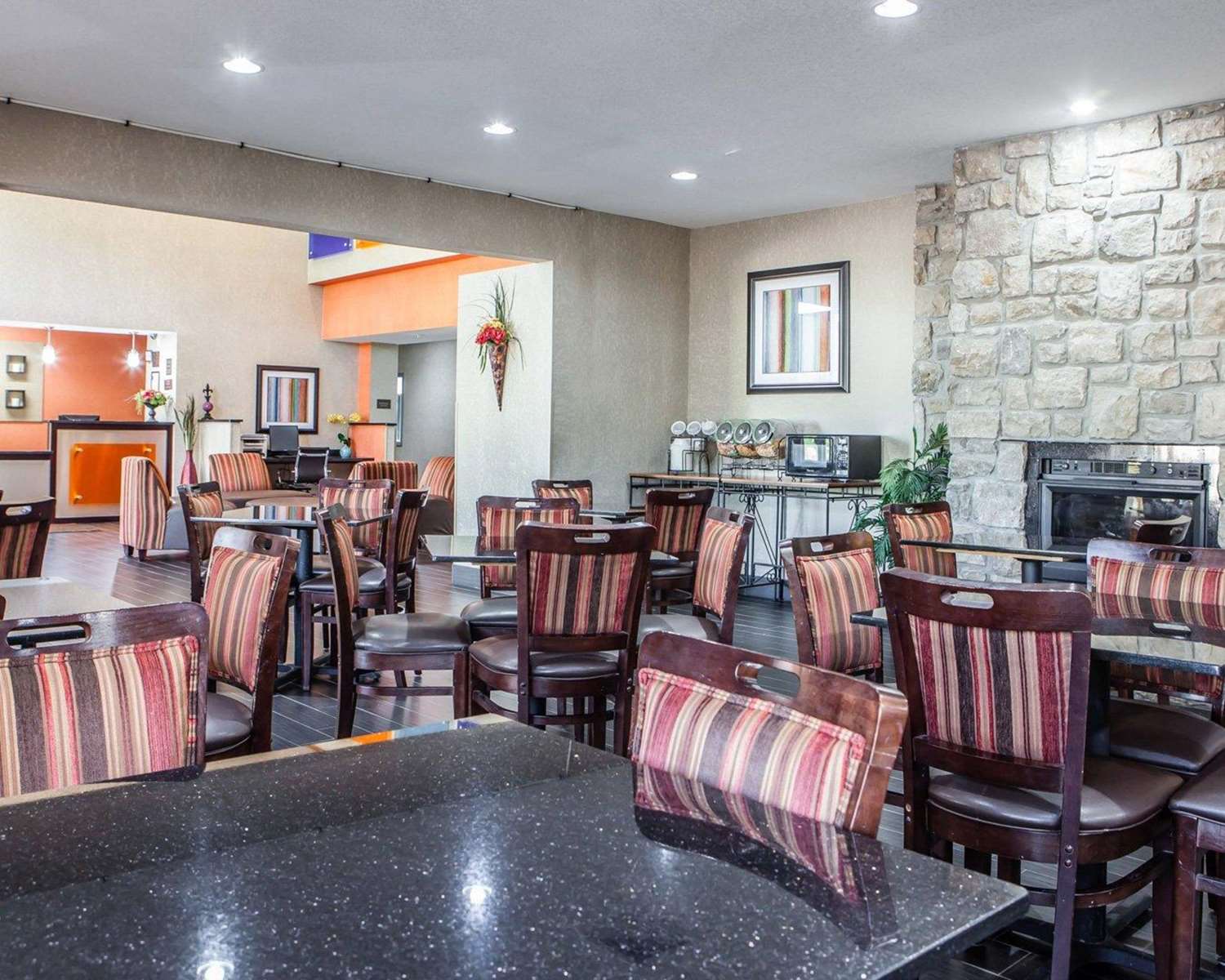 Comfort Inn Lees Summit @ Hwy 50 & Hwy 291 11/15