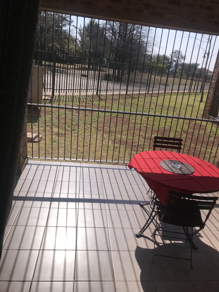 Foundry Guest Lodge 20/50