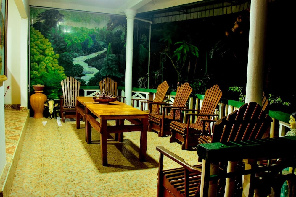 Rainforest Lodge 30/50