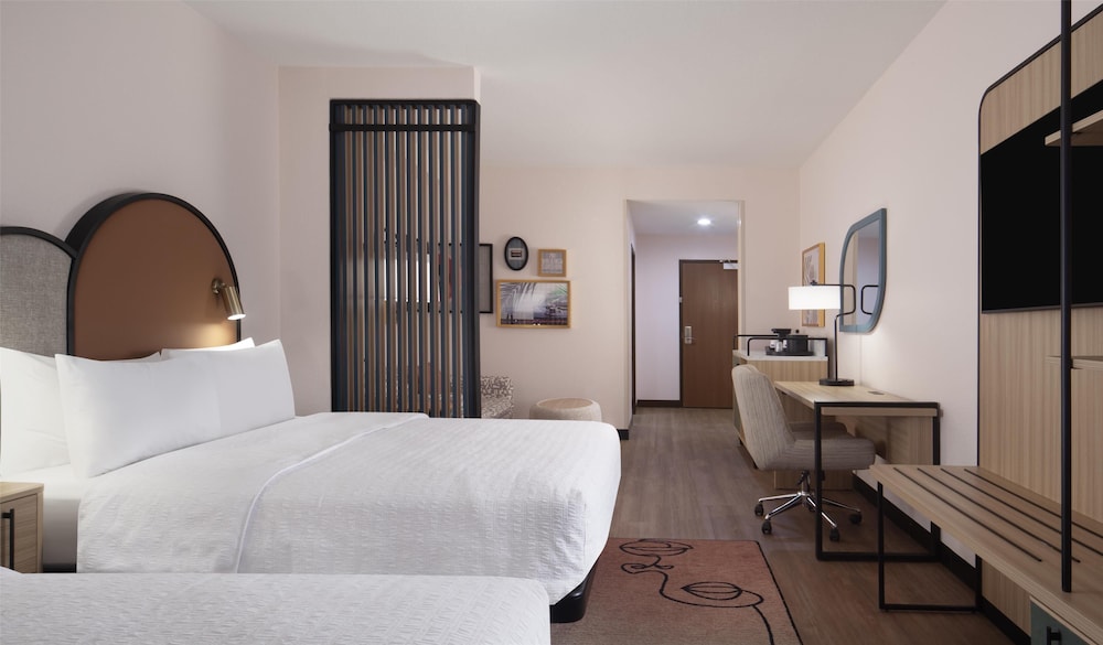 Room, 2 Queen Beds, Balcony
