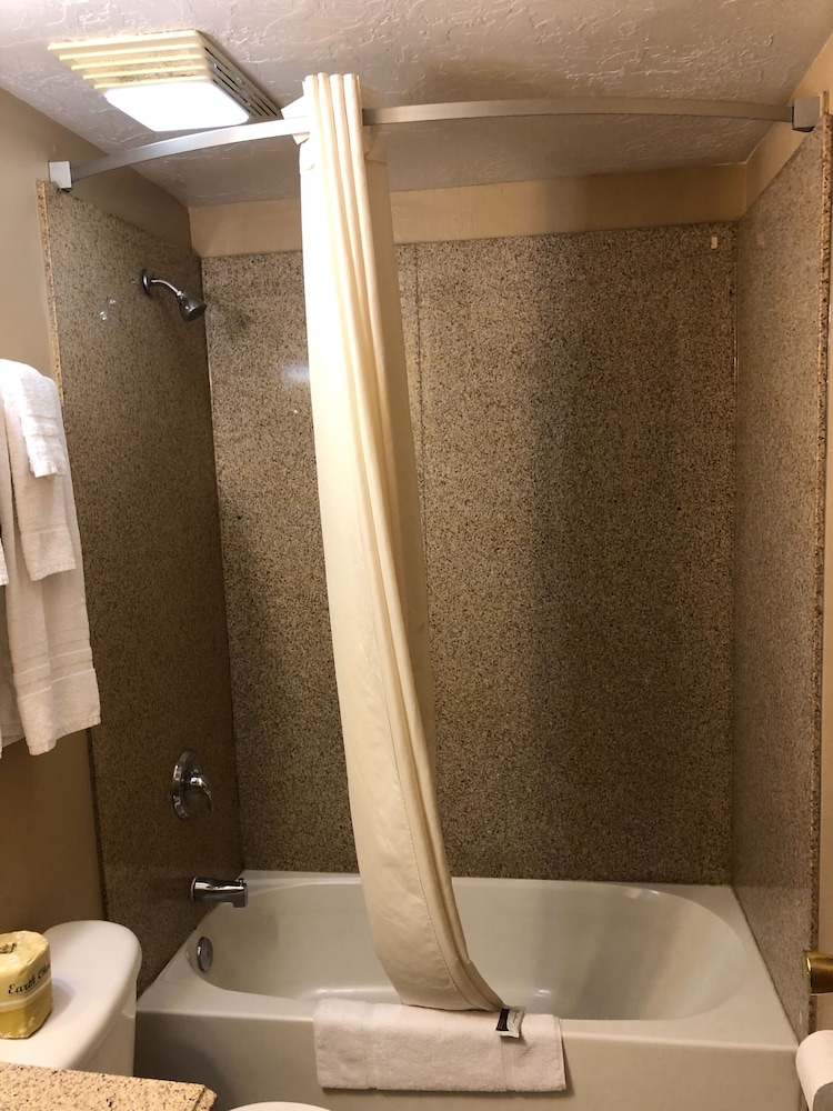 Rodeway Inn And Suites Riverton 10/23