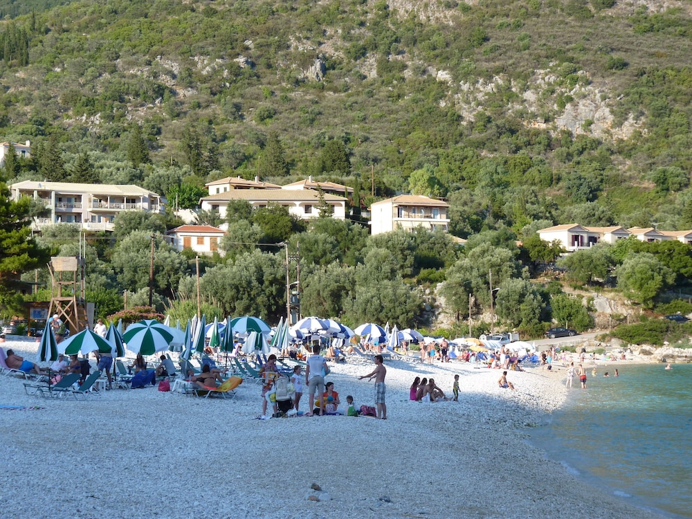 Ilianthos Apartments And Studios 38/50