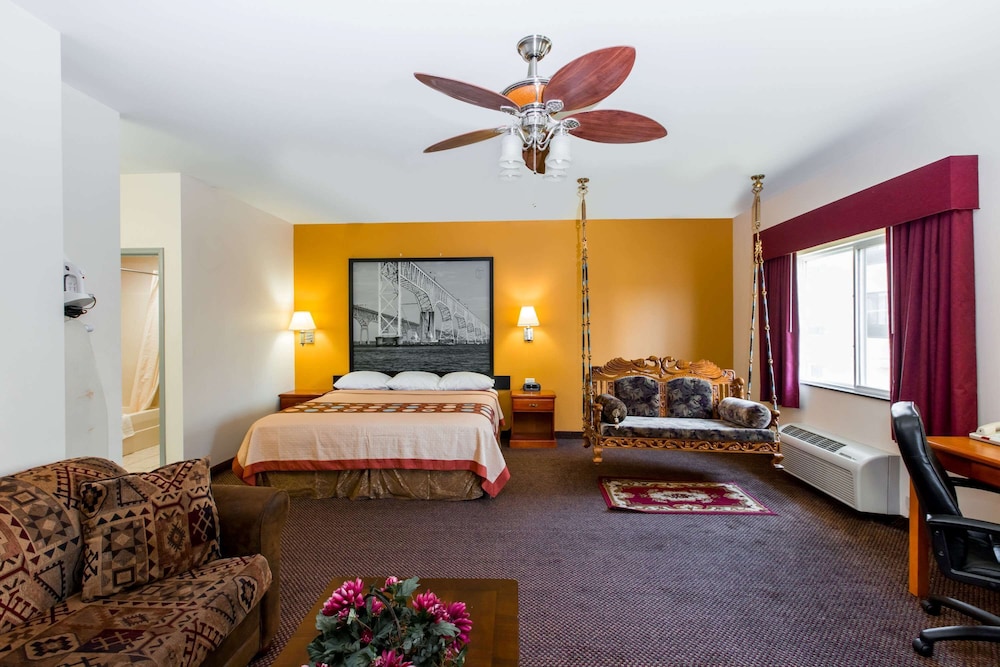 Super 8 By Wyndham Salina 13/20