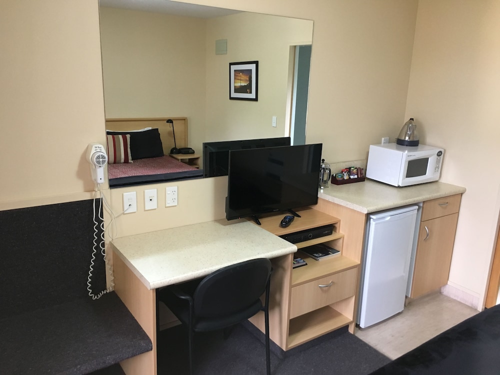 Alhambra Oaks Motor Lodge 31/41