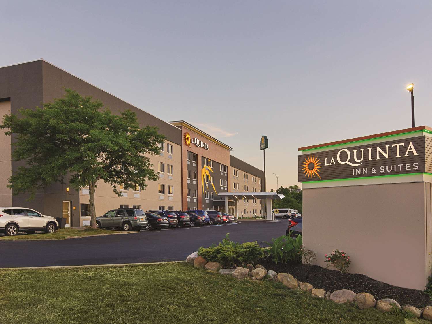 La Quinta Inn & Suites by Wyndham Cleveland - Airport North 43/44