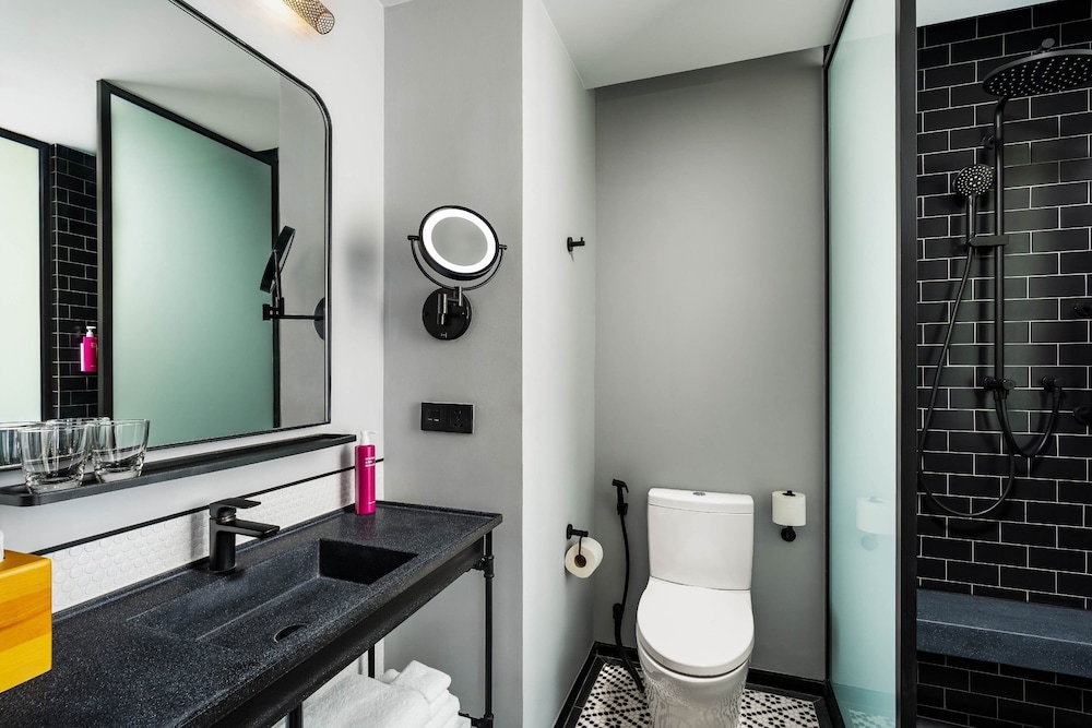 Moxy Bangkok Ratchaprasong 49/50