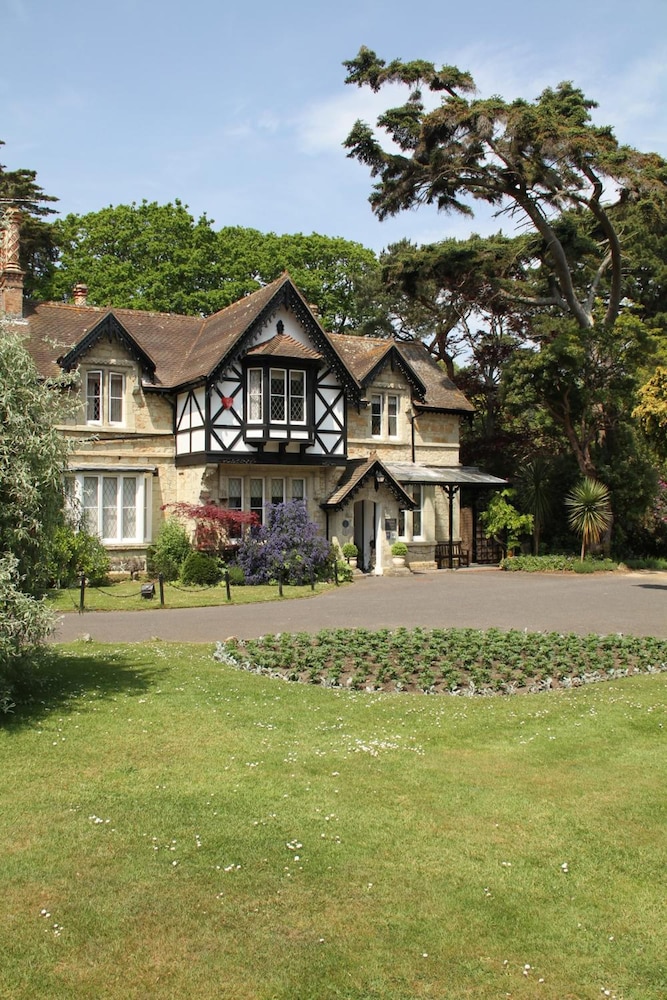 Rylstone Manor Hotel 48/50