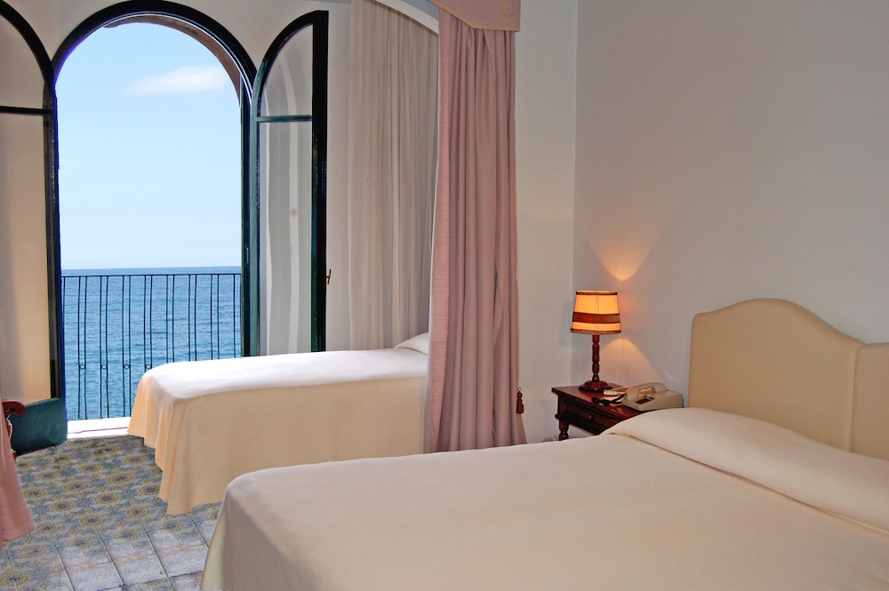 غرفة ثلاثية بسرير مزدوج وسرير فردي بإطلالة على البحر، Lido Mediterranee 5/10