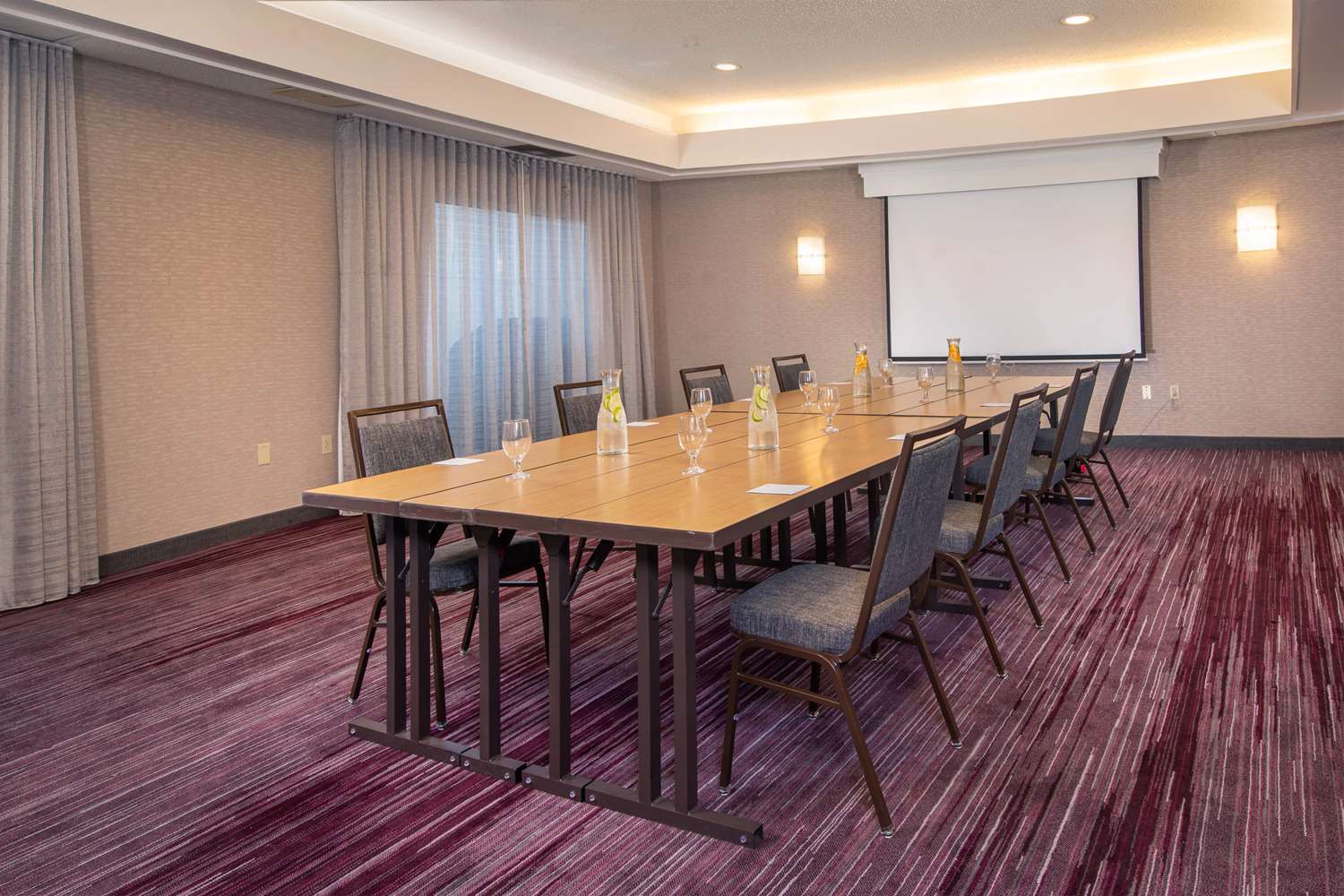 Comfort Inn & Suites Bethlehem Lehigh Valley Airport 11/15