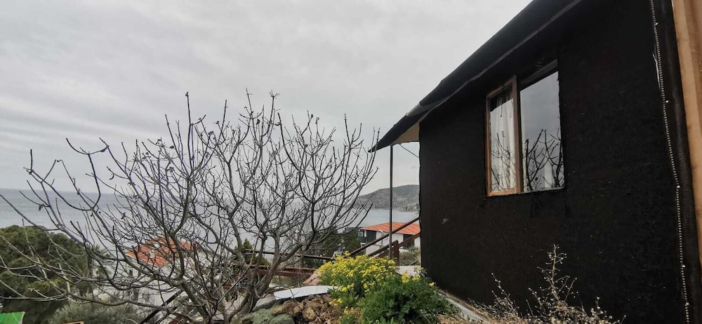 Ayanya Beach & Bistro Bungalows 4/42