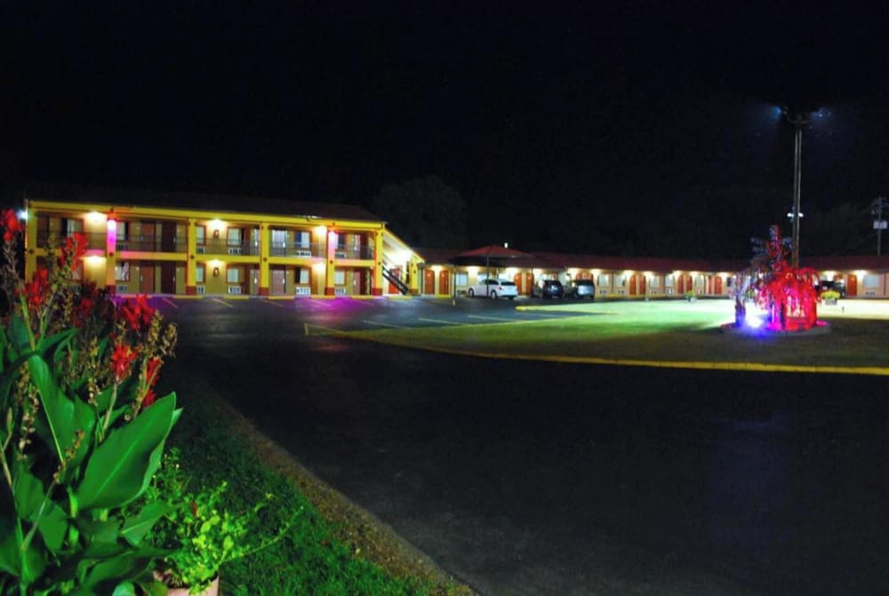 Duffys Motel Calhoun by Hotel O GA I-75 in CALHOUN - GA