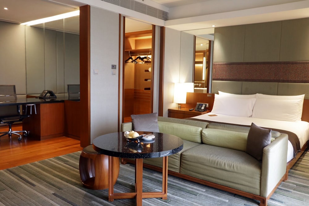 HANSAR BANGKOK 33/83