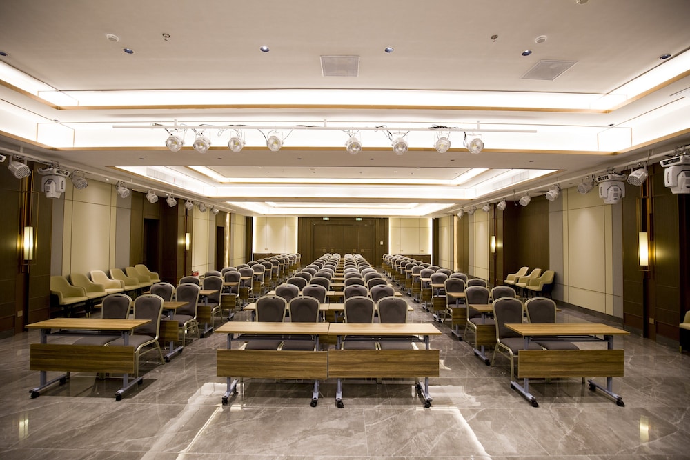 Holiday Inn Express Harbin Exhibition Center 25/27