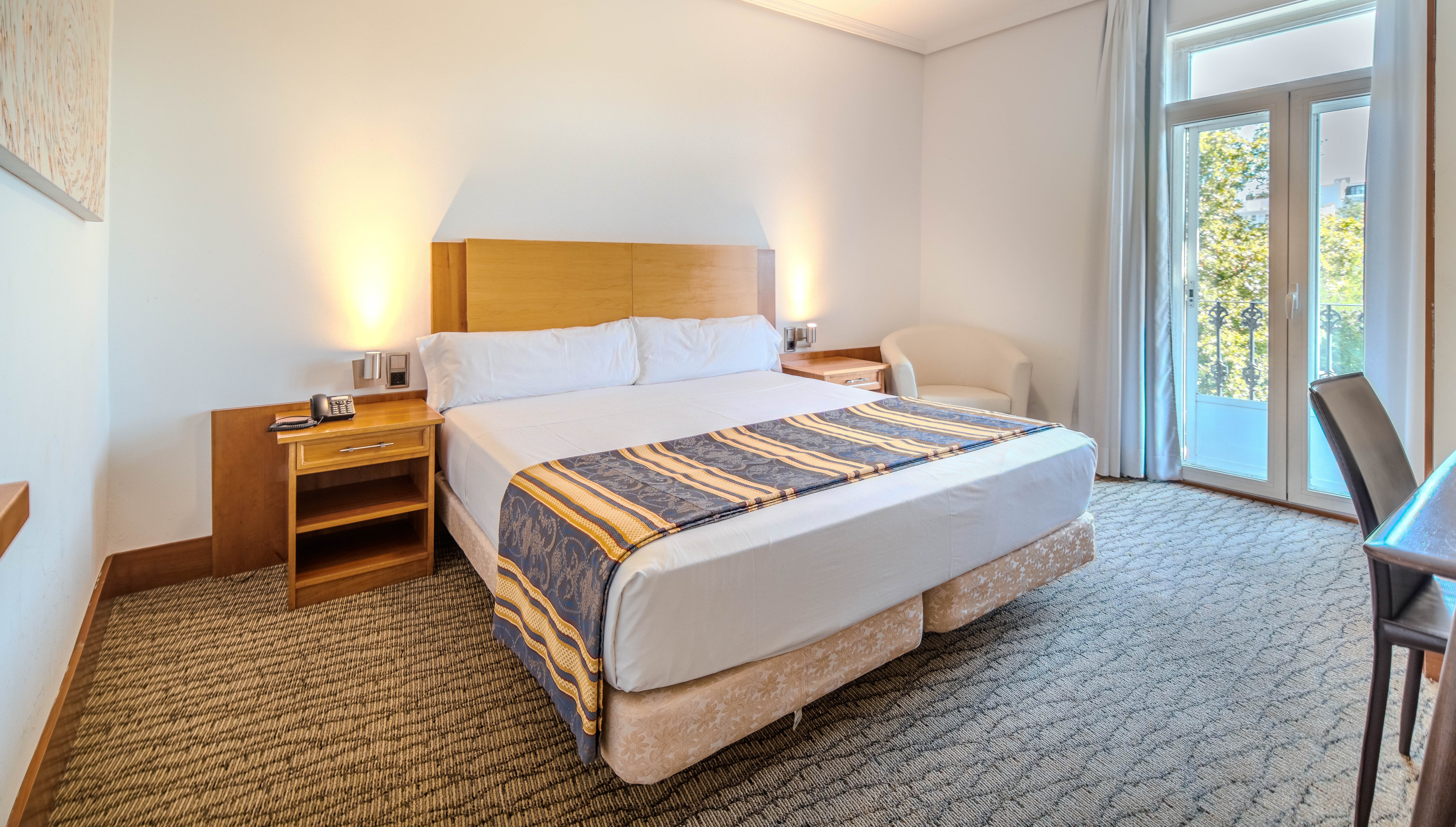 SUPERIOR, DOUBLE OR TWIN BED