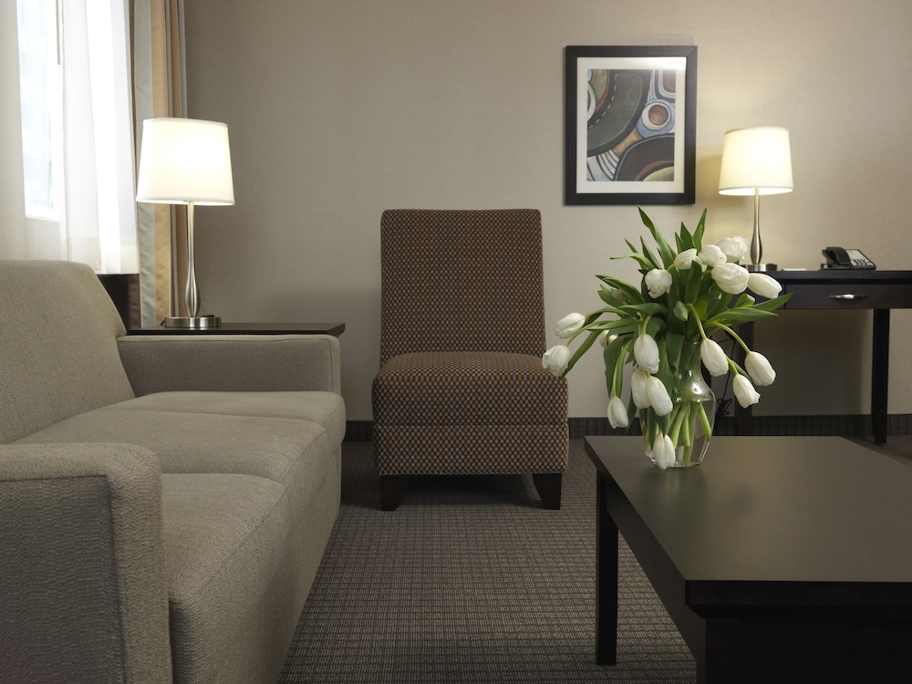 Coast Calgary Downtown Hotel and Suites by APA 37/61
