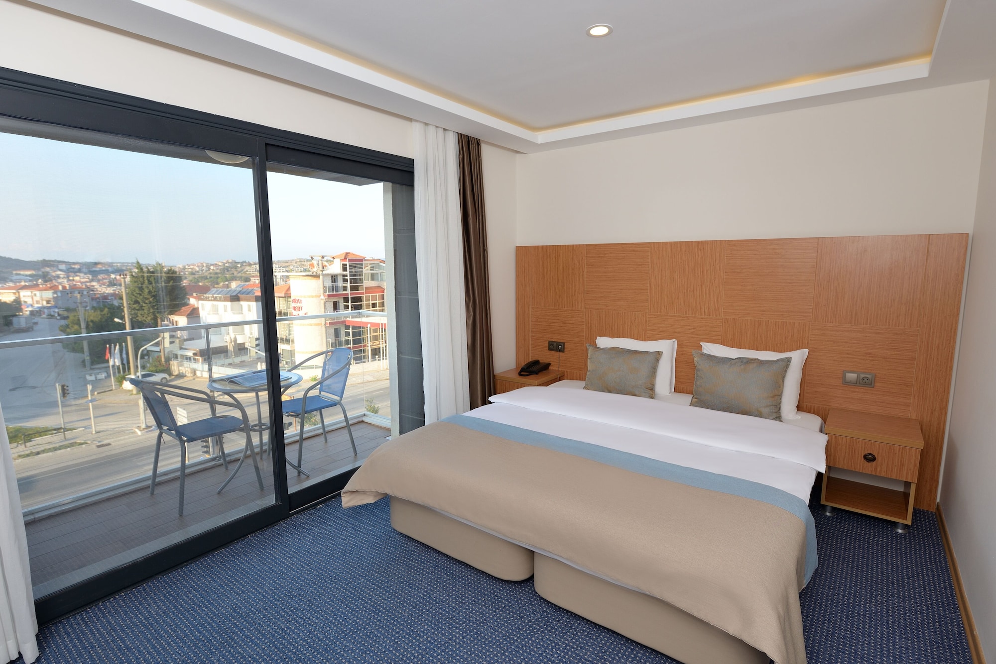 COMFORT, DOUBLE OR TWIN BED, CITY VIEW, BALCONY