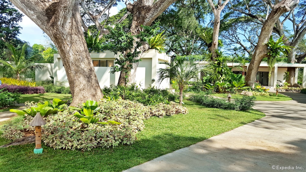 Munting Paraiso 58/66