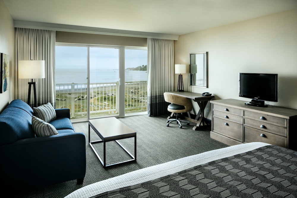 Beachfront Inn 29/39
