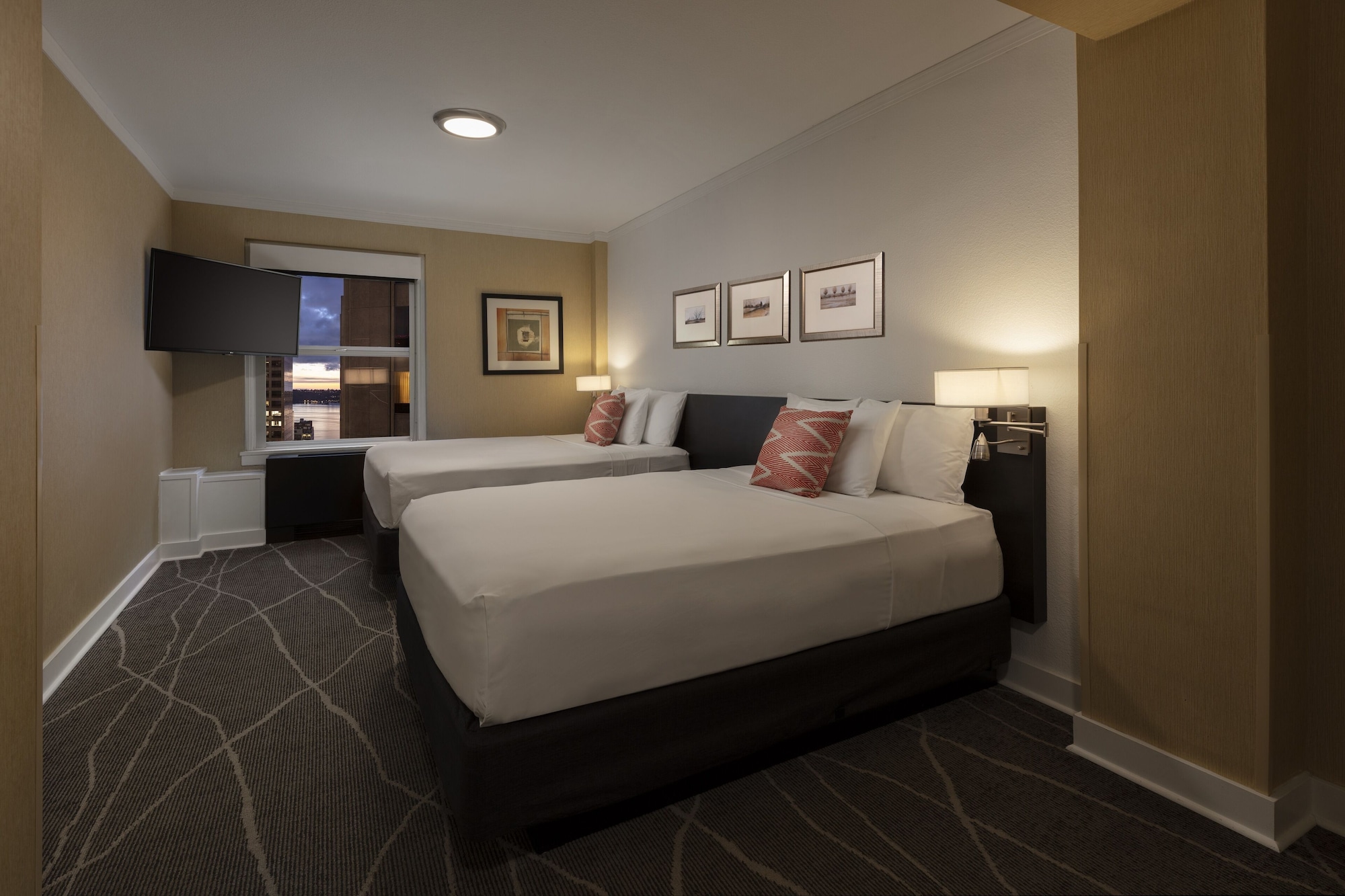 Room, 2 Queen Beds, Corner